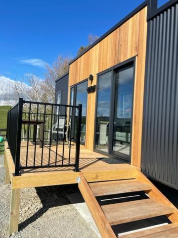Boutique Tiny House - Te Anau Country Accommodation מראה חיצוני תמונה