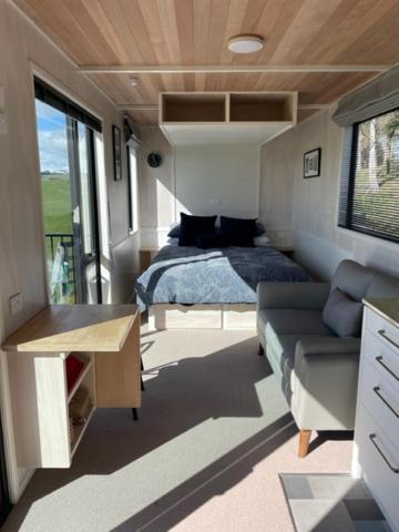Boutique Tiny House - Te Anau Country Accommodation מראה חיצוני תמונה