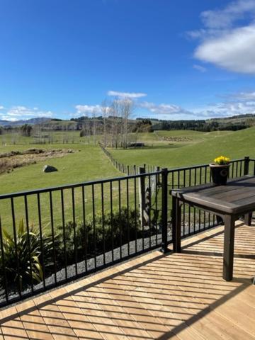 Boutique Tiny House - Te Anau Country Accommodation מראה חיצוני תמונה