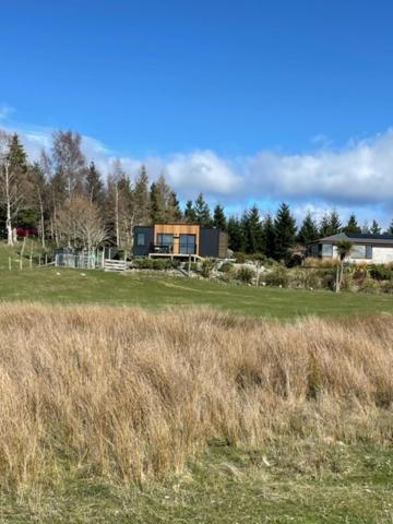 Boutique Tiny House - Te Anau Country Accommodation מראה חיצוני תמונה