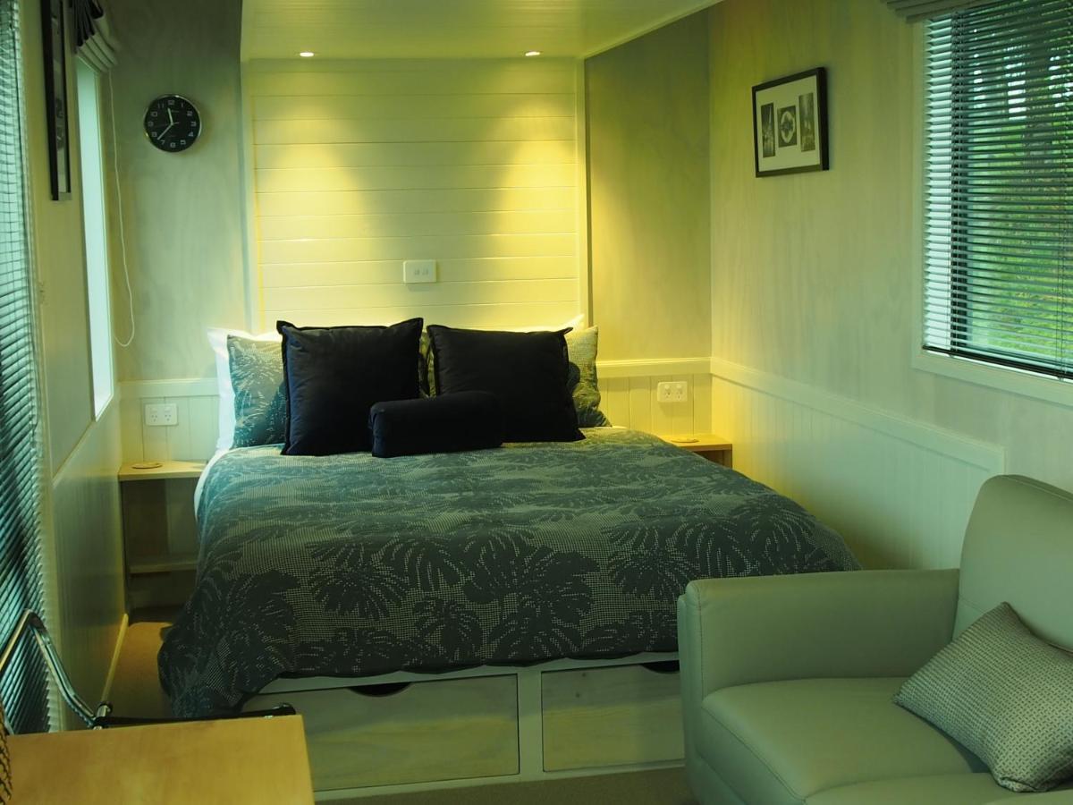 Boutique Tiny House - Te Anau Country Accommodation מראה חיצוני תמונה