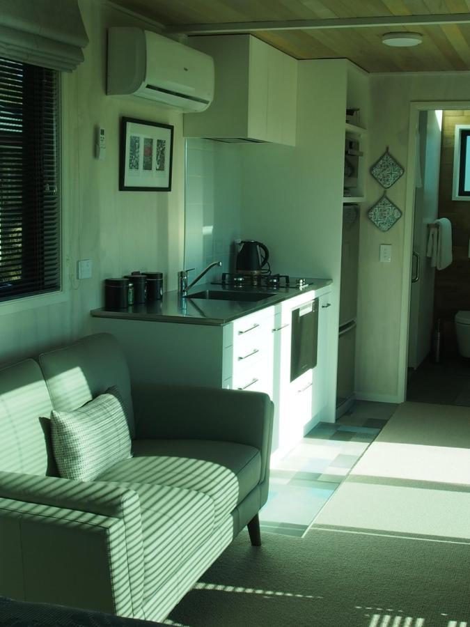 Boutique Tiny House - Te Anau Country Accommodation מראה חיצוני תמונה