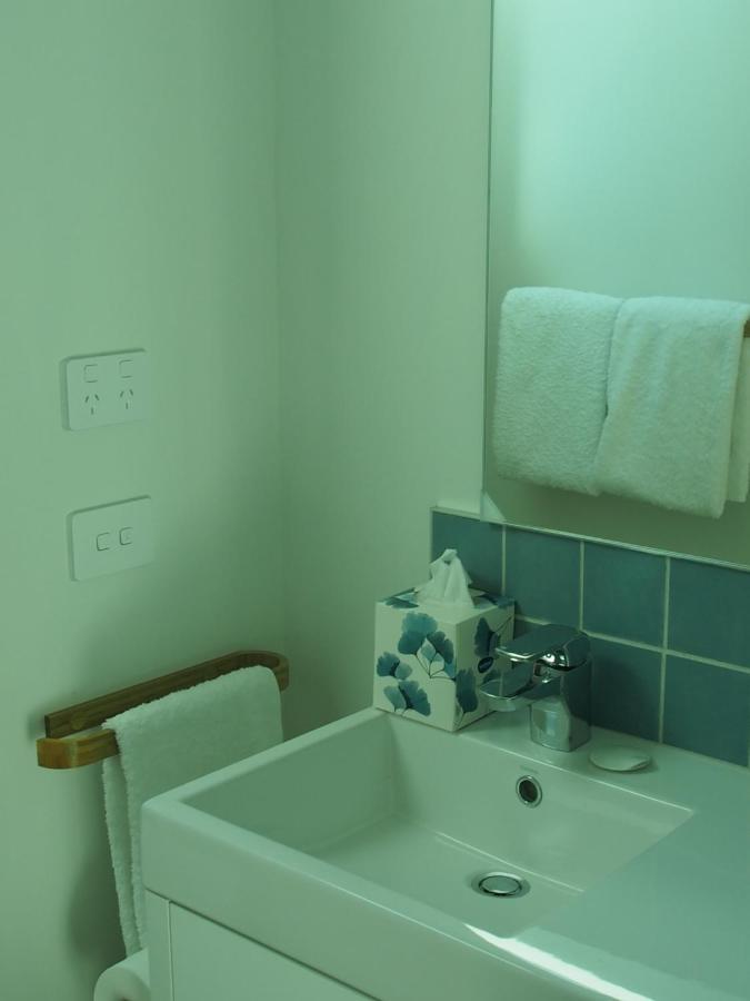 Boutique Tiny House - Te Anau Country Accommodation מראה חיצוני תמונה